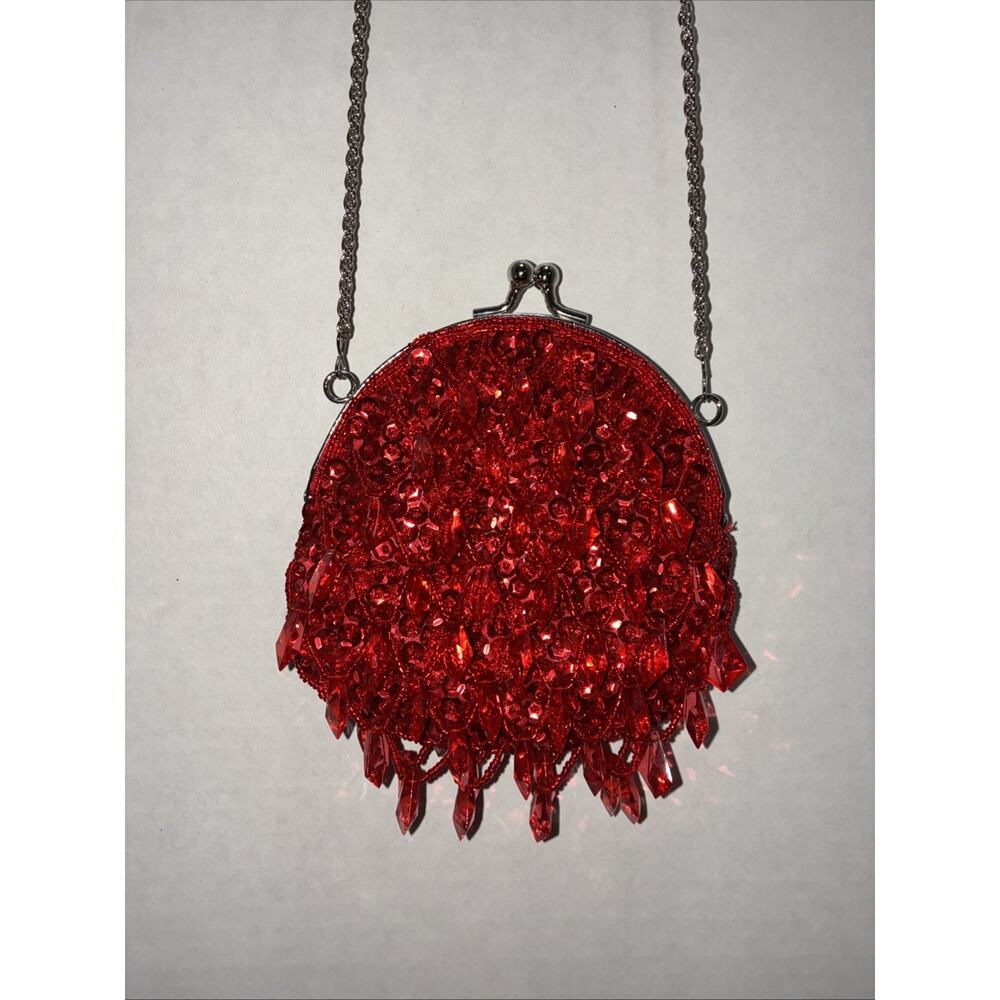Vintage La Regale Red Beaded Circular Handbag handbag With Silver Chain Strap